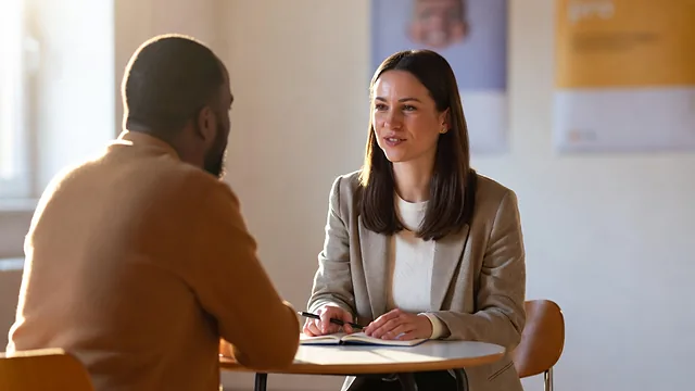 Entretien individuel entre une conseillère et un adulte — formation Conseiller en insertion professionnelle à l'IFPA Poitiers